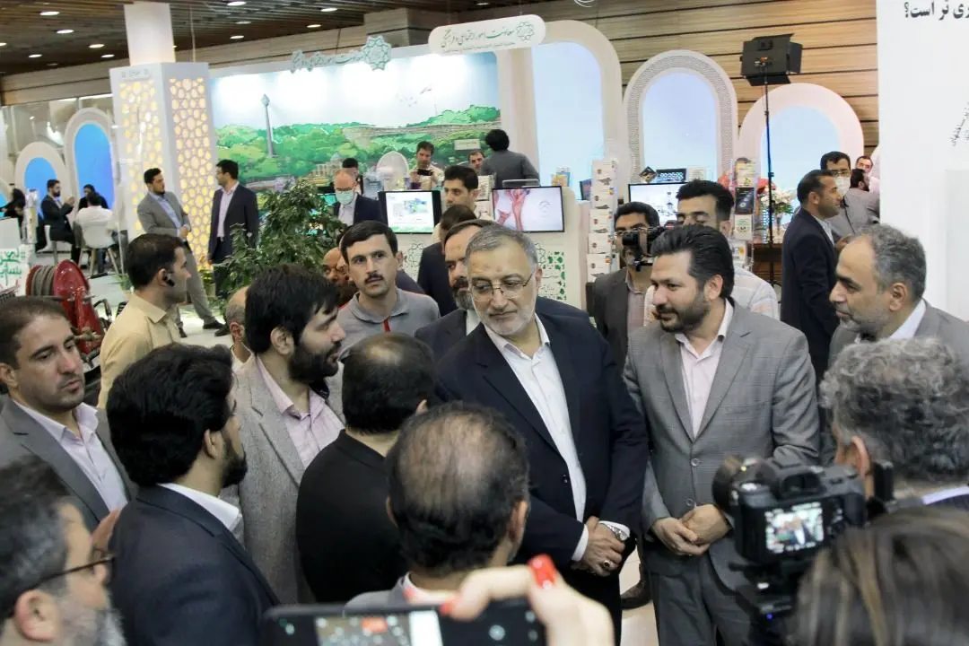 بازدید مدیران شهری از غرفه معاونت فنی و عمرانی شهرداری تهران