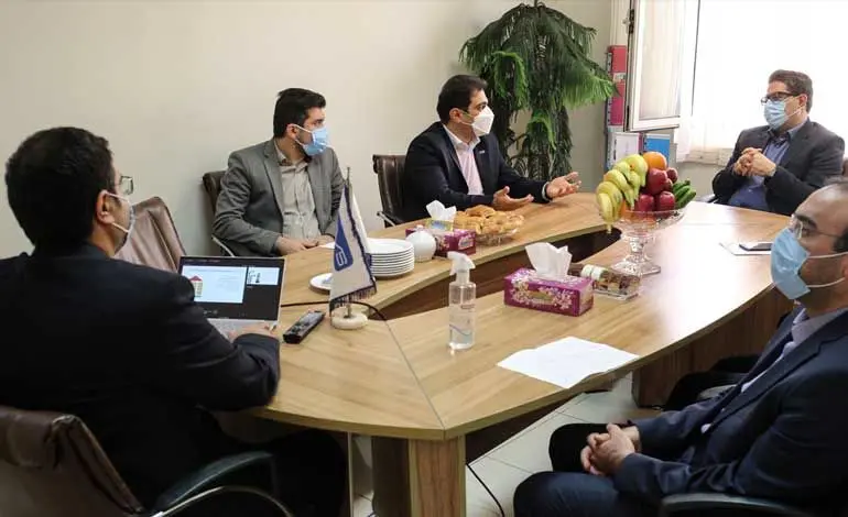 بازدید رئیس صندوق نوآوری از محصولات یک شرکت دانش بنیان