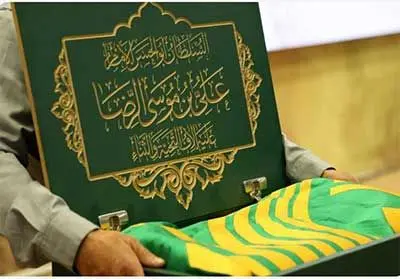 مراسم پرچمگردانی حرم رضوی در روستای وردیج