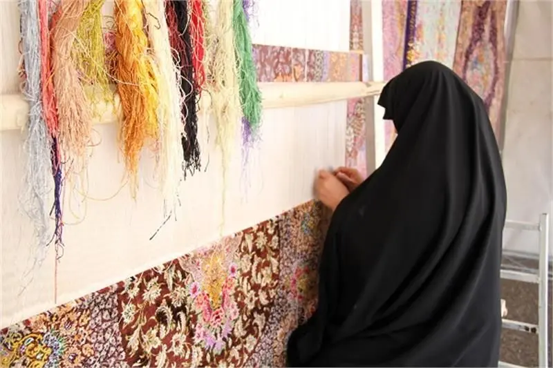 مددجویان هنرمند قمی 195 تخته فرش بافتند

