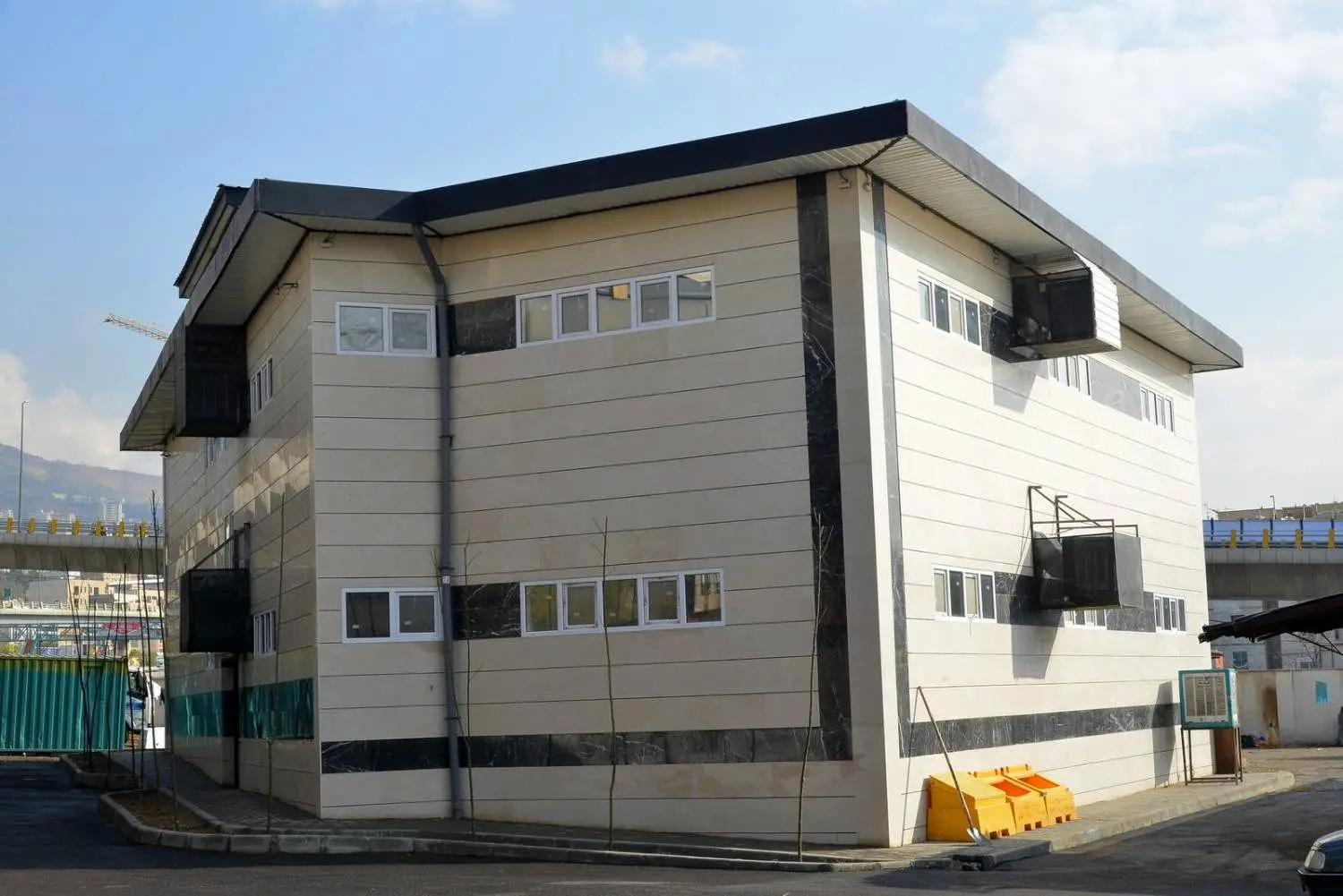 احداث ۱۲۰۰ متر مربع فضای اسکان خادمان شهر در منطقه یک

