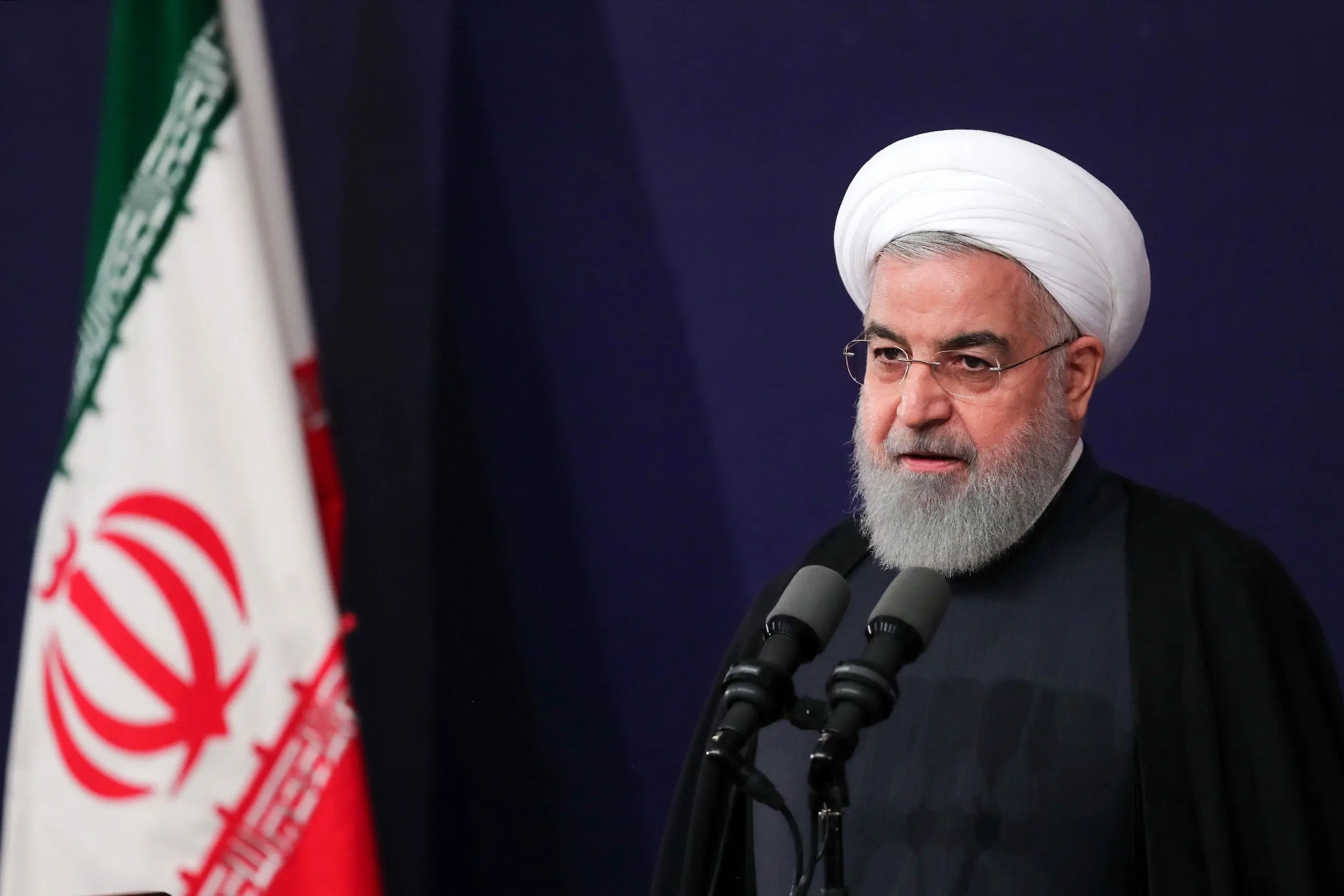 بیان راه حل‌ها همزمان با طرح مشکلات ضروری است