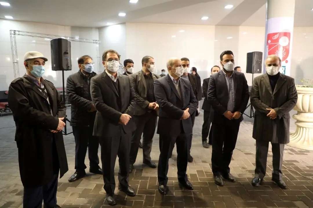 اجرای مراسم نورافشانی در ایوان انتظار ایستگاه میدان حضرت ولی عصر (عج)