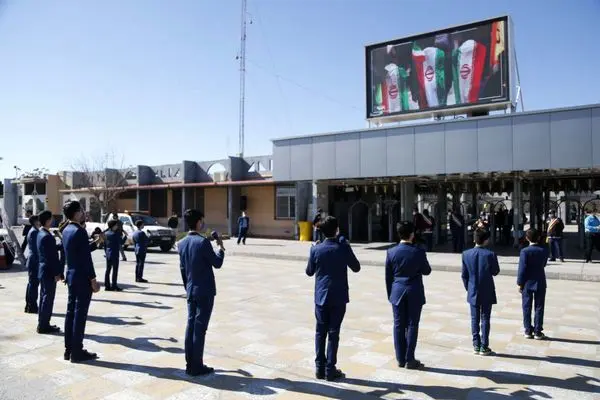  پرفورمنس و همخوانی سرودهای انقلاب در ایام دهه فجر به همت امور فرهنگی شرکت «فولاد مبارکه»

