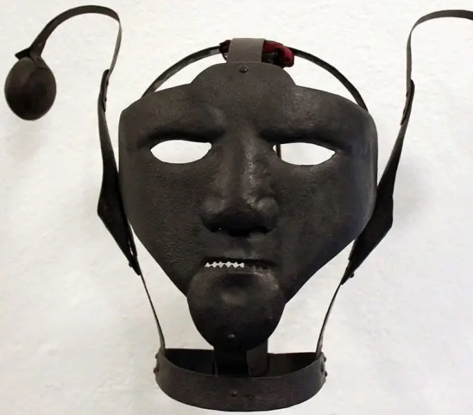 مجازات زنان پر حرف در قرون وسطا چه بود؟ + تصاویر