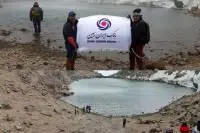 اهتزاز پرچم بانک ایران زمین بر فراز قله سبلان