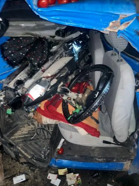 گیر کردن شخص در خودرو حاصل تصادف خودرو نیسان و خاور