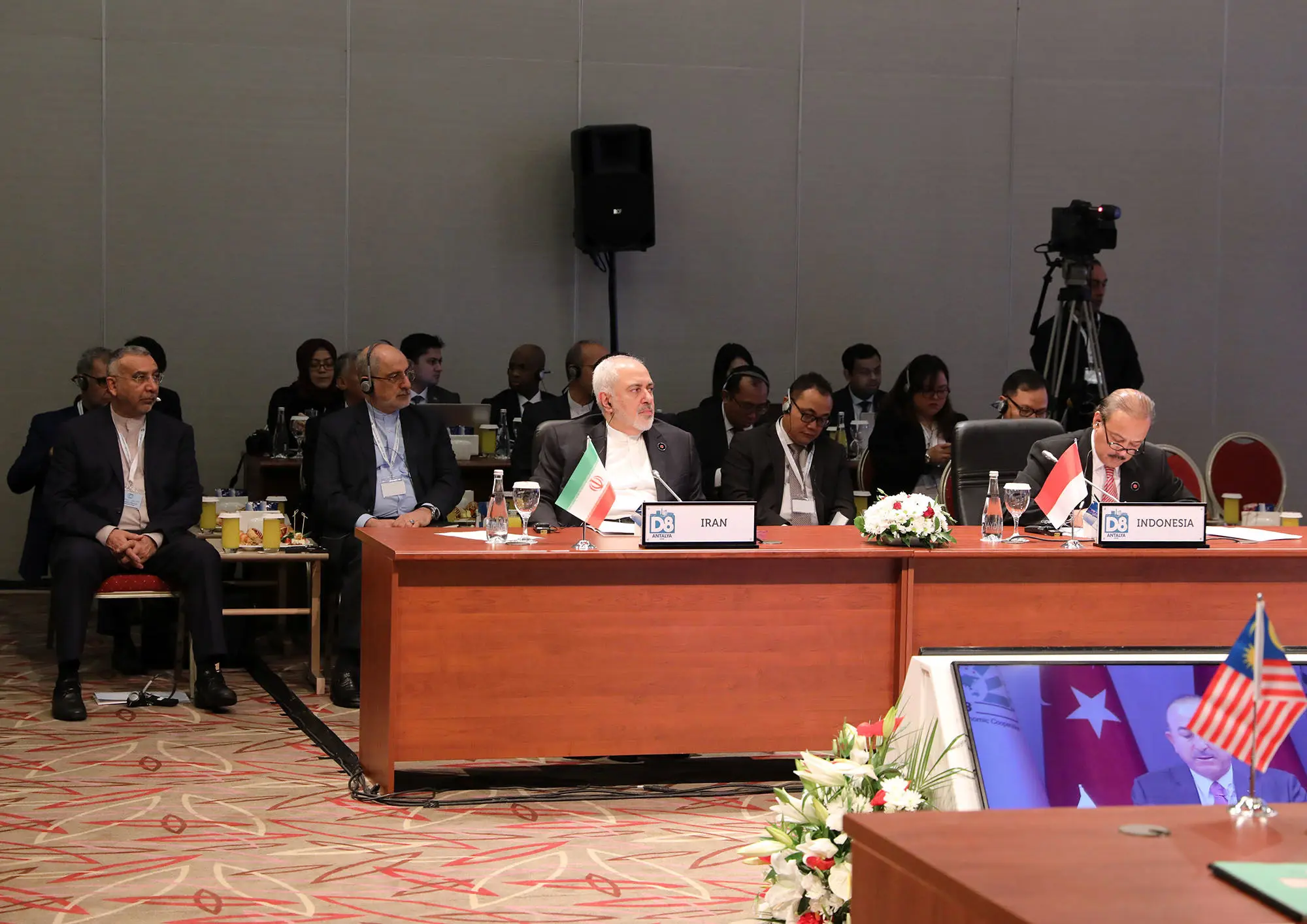 تحریم ها اقتصاد جهانی را دچار اختلال می کند