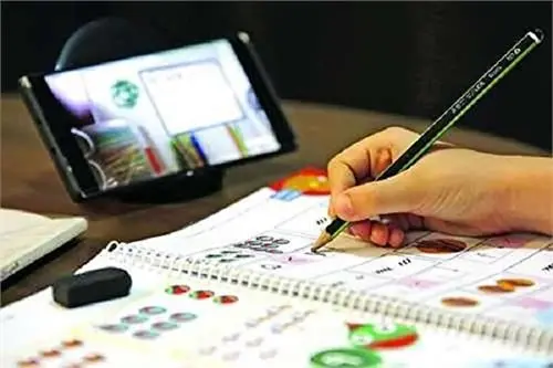 ۲۵۰ تبلت دانش آموزی بین خانواده‌های تحت حمایت کمیته امداد استان مرکزی توزیع شد.

