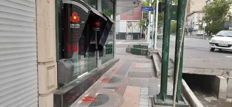 اجرای نشانه و علامت های طرح فاصله گذاری اجتماعی در منطقه سه

