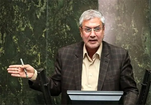علی ربیعی در صف بیکار‌ها! + عکس