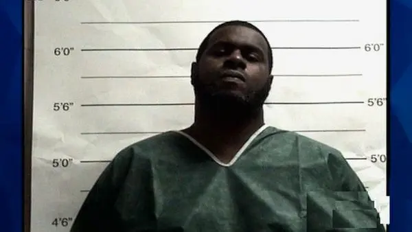 پسر دیوانه مادرش را با بنزین آتش زد +عکس