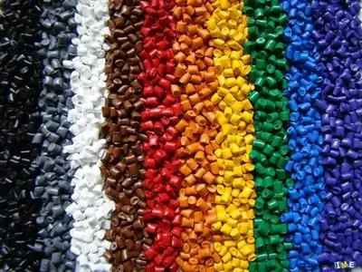 عرضه ۱۱۳ هزار تن مواد پلیمری و شیمیایی در بورس کالا

