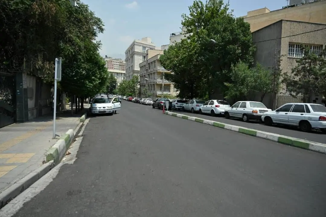 پخش ۱۵۰۰ تن آسفالت در معابر قیطریه با اجرای طرح من شهردارم

