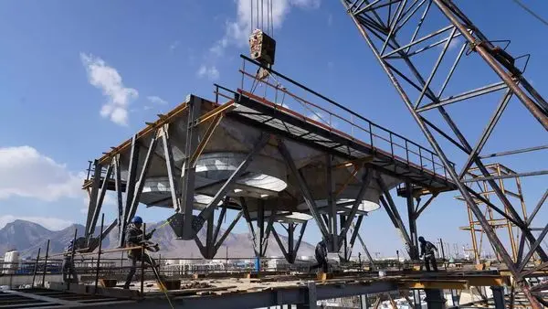 عملیات نصب کولرهای هوایی پروژه RHU پتروپالایش سهروردی آغاز شد

