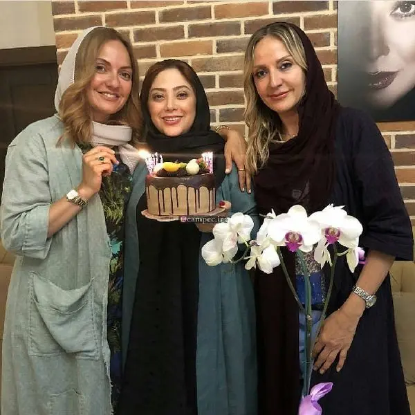 شادی مهناز افشار و مهتاب کرامتی در آغوش یکدیگر +عکس