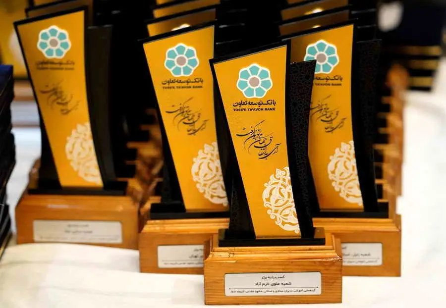 واحدهای برتر ستادی، استانی و اجرایی بانک توسعه تعاون مورد تقدیر قرار گرفتند

