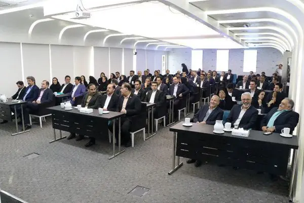 همایش فصلی مدیران شرکت بیمه دی برگزار شد