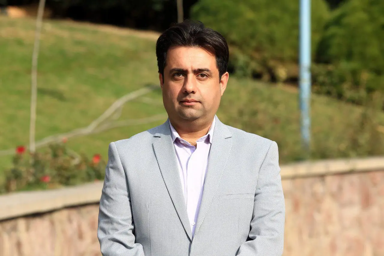 باید با تغییر سیاست های اشتباه، وضعیت اقتصادی را بهبود بخشیم
