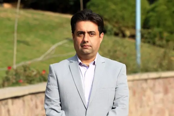 باید با تغییر سیاست های اشتباه، وضعیت اقتصادی را بهبود بخشیم
