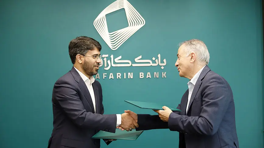 بانک کارآفرین و اَپک تفاهم نامه همکاری امضا کردند

