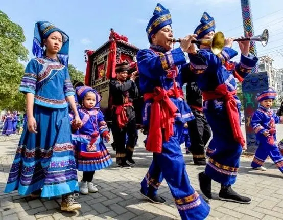 جشن ازدواج در قوم ژوانگ + عکس