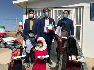 تبلت های بانک رفاه به دانش آموزان خراسان جنوبی اهدا شد
