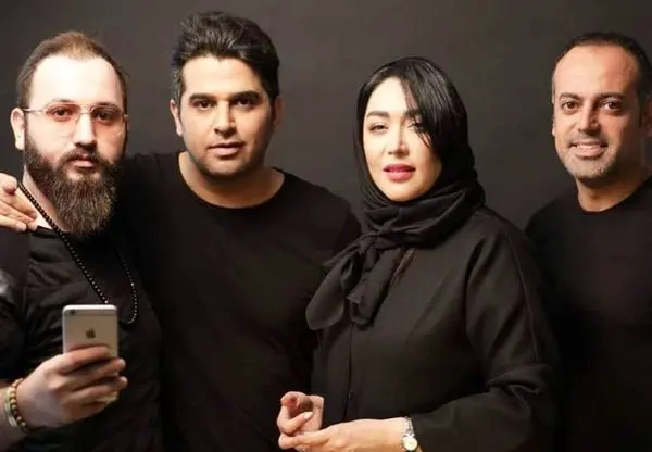 سارا منجزی در کنار حمید عسکری و گروه موسیقی اش+عکس