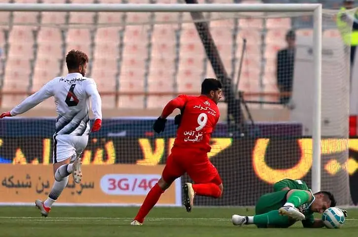 دروازه‌بان پدیده به پیکان پیوست