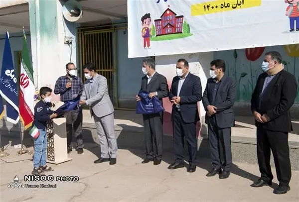 اهدای ۱۰ هزار بسته نوشت‌افزار از سوی مناطق نفتخیز جنوب
