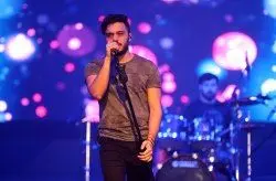 نخستین شب کنسرت ایلیاس یالچینتاش در کیش برگزار شد
