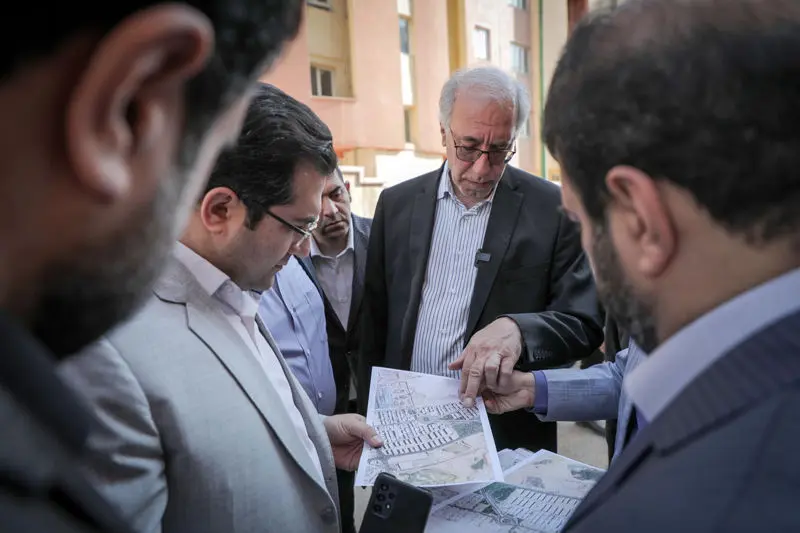 حضور میدانی و رسیدگی فوری مدیرعامل بانک مسکن به مشکلات پروژه سبحان قرچک
