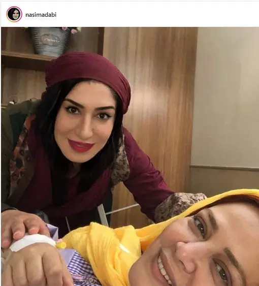 نسیم ادبی بر بالین بهاره رهنما روی تخت بیمارستان+عکس
