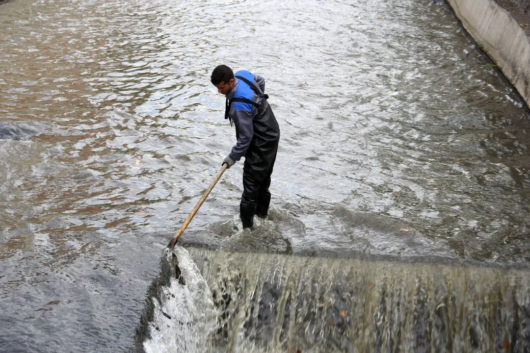لایروبی مستمر کانال ها و مسیل های شمال شرق تهران برای آبگرفتگی های احتمالی


