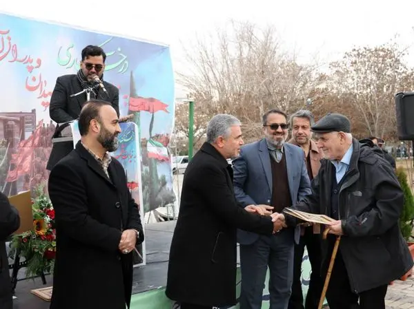 پدران شهدای باب الرضای تهران به نام فرزندان خود نهال غرس کردند

