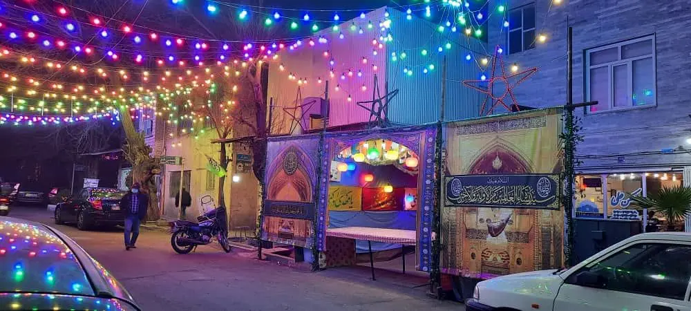 آذین بندی و نورپردازی  معابر منطقه2 در آستانه جشن بزرگ انتظار