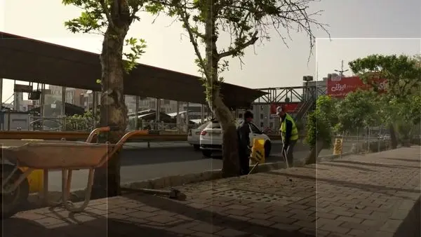 بازدید سید محمد فیاض مدیرکل هماهنگی فنی و عمرانی سازمانها و مناطق شهرداری تهران، به همراه عبدالمطلب توجهی معاون فنی و عمرانی شهرداری منطقه ۵، از اجرای طرح تحول نگهداشت ۳۶۰ درجه در بزرگراه آیتالله اشرفی اصفهانی.