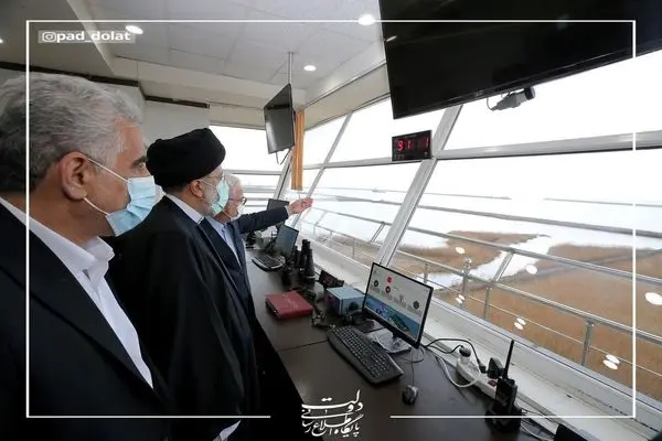 رئیس جمهور از مرکز کنترل ترافیک دریایی مجمتع بندری کاسپین منطقه آزاد انزلی بازدید کرد
