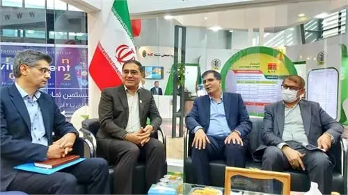 حضور حشمتی معاون محیط زیست انسانی سازمان حفاظت محیط زیست کشور در غرفه شرکت فولاد خوزستان

