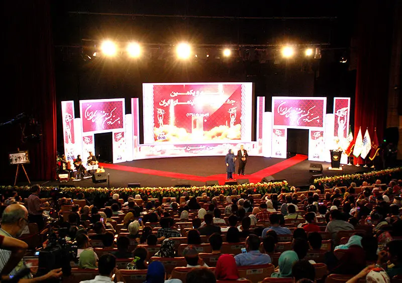 تندیس برترین های سینما در برج میلاد به هنرمندان اهدا شد
