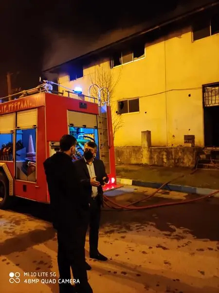 اطفای حریق یک واحد تولیدی در منطقه آزاد انزلی