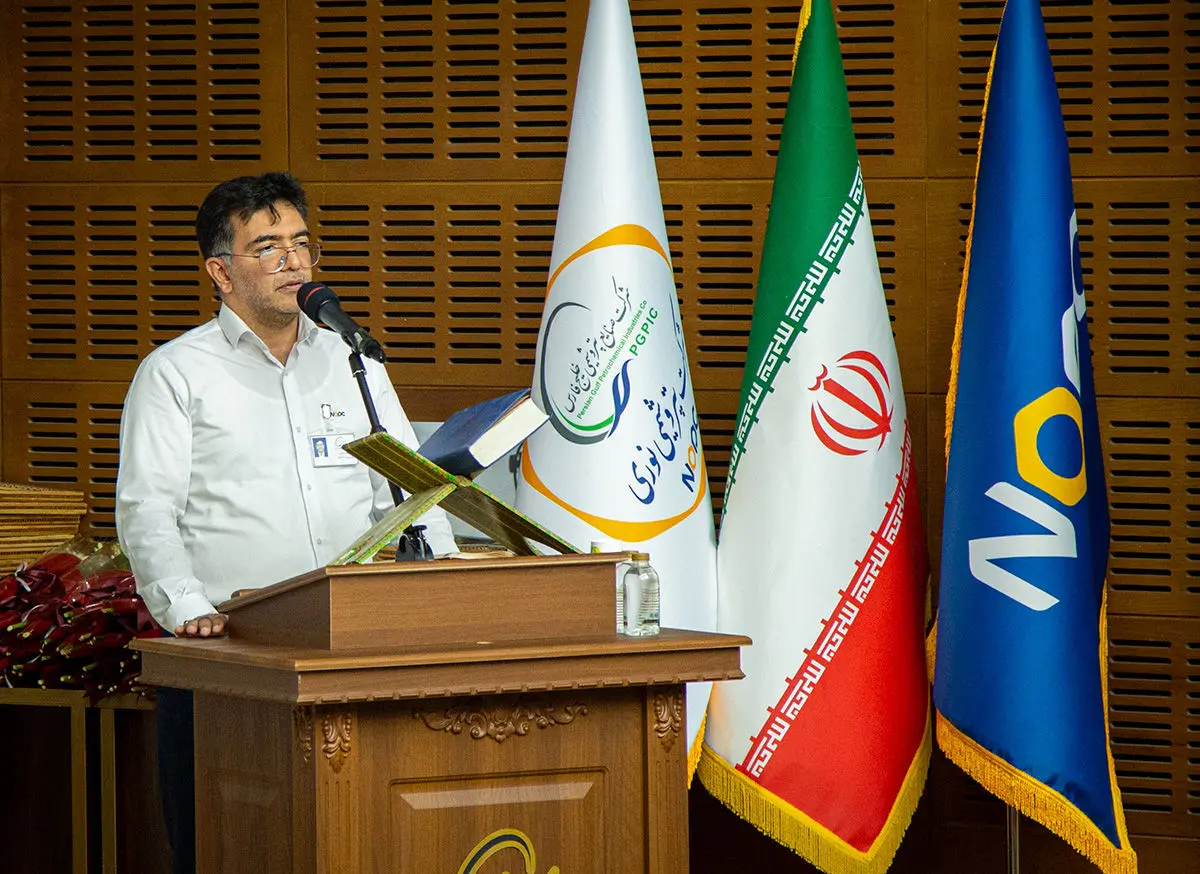 آیین تجلیل از کارمندان نمونه و کارکنان برتر مجتمع از دیدگاه ایمنی


