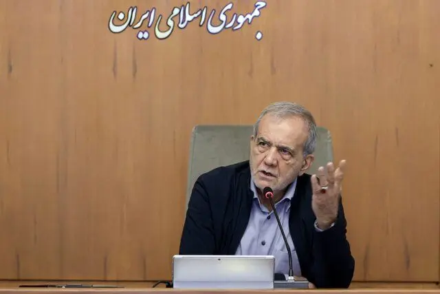 آغاز عملیات اجرایی ۷۰۰ مگاوات نیروگاه خورشیدی