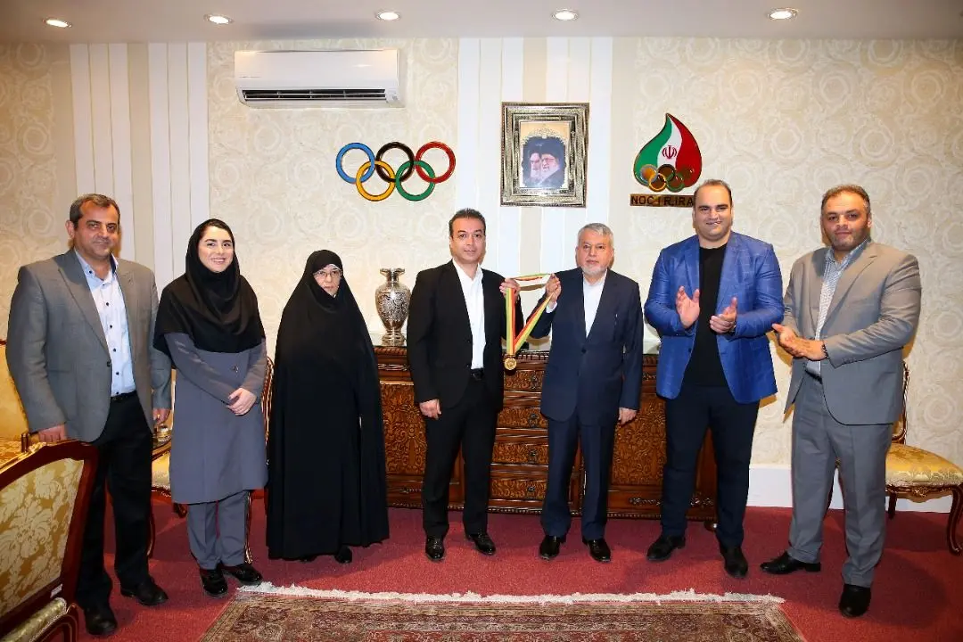 فریبرز عسکری مدال طلای خود را تقدیم موزه ملی ورزش کرد