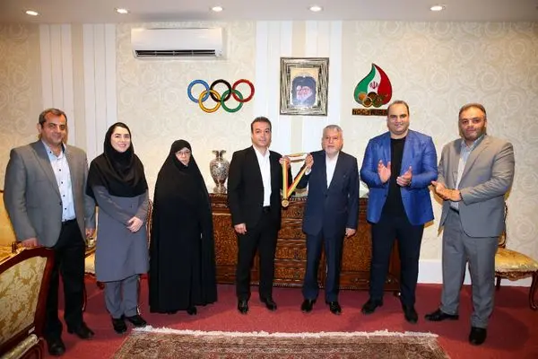 فریبرز عسکری مدال طلای خود را تقدیم موزه ملی ورزش کرد