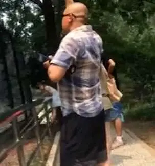 عمل غیرمتمدنانه گردشگران در باغ وحش! + عکس