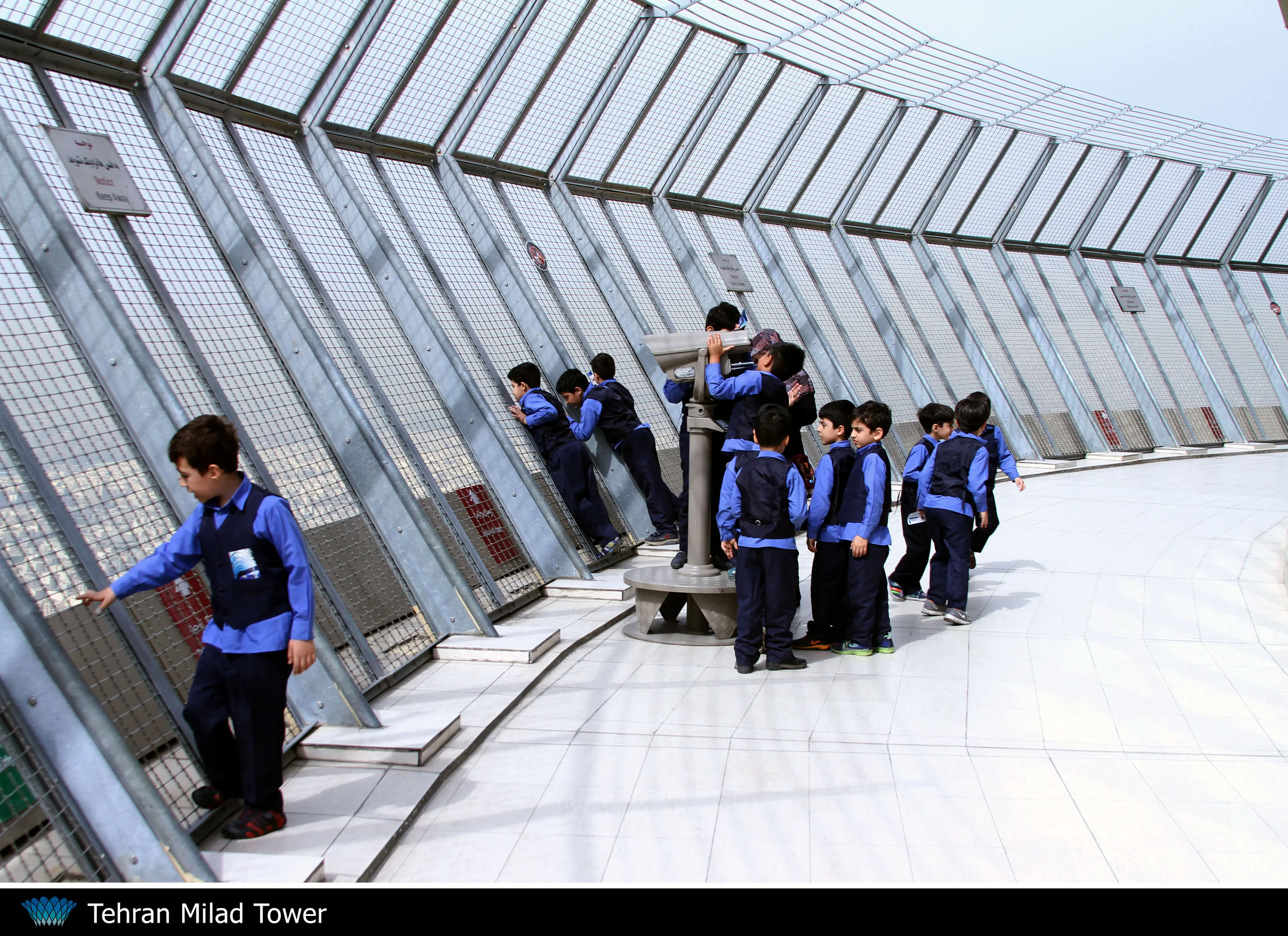 تخفیف 40 درصدی برج میلاد به دانش آموزان و دانشجویان 
