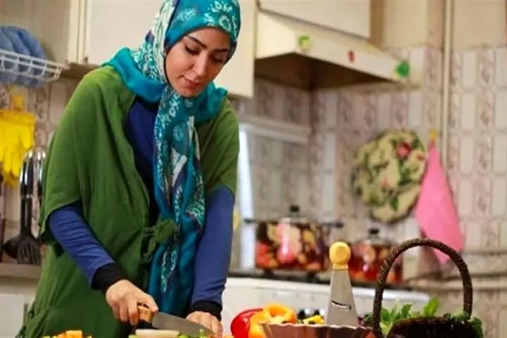 شرایط بیمه شدن زنان خانه‌دار و دختران