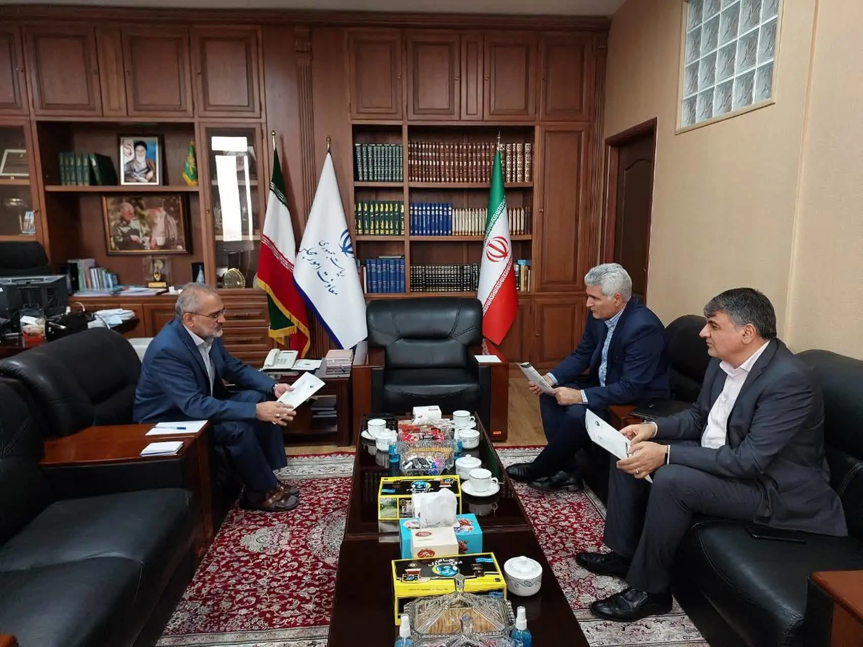 دیدار دکتر شیری مدیرعامل پست بانک ایران با دکتر حسینی معاون امور مجلس رییس جمهور


