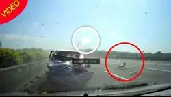 زنده ماندن دو کودک پس از پرتاب به وسط اتوبان! +عکس